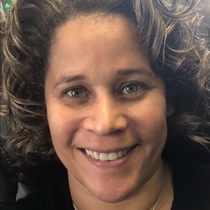 Meet your Posher, Lorie